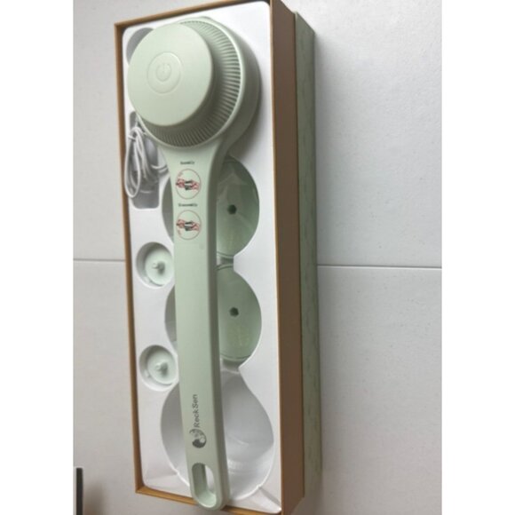 Electric Body Brush With 3 Brush Heads & Charging Cable Model XZ-001 Deep Clean - Picture 3 of 7